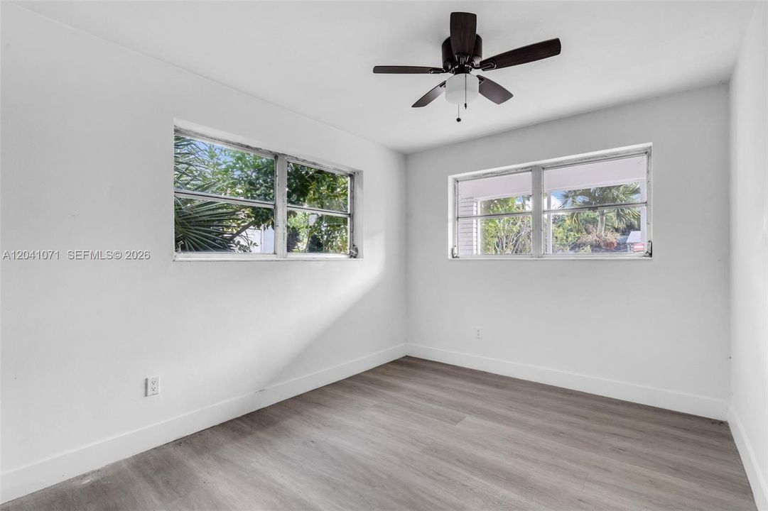 For Rent: $3,000 (2 beds, 1 baths, 884 Square Feet)