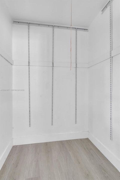 For Rent: $3,000 (2 beds, 1 baths, 884 Square Feet)