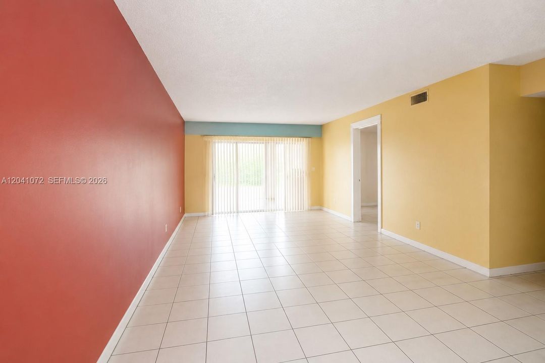 For Sale: $175,000 (1 beds, 1 baths, 808 Square Feet)