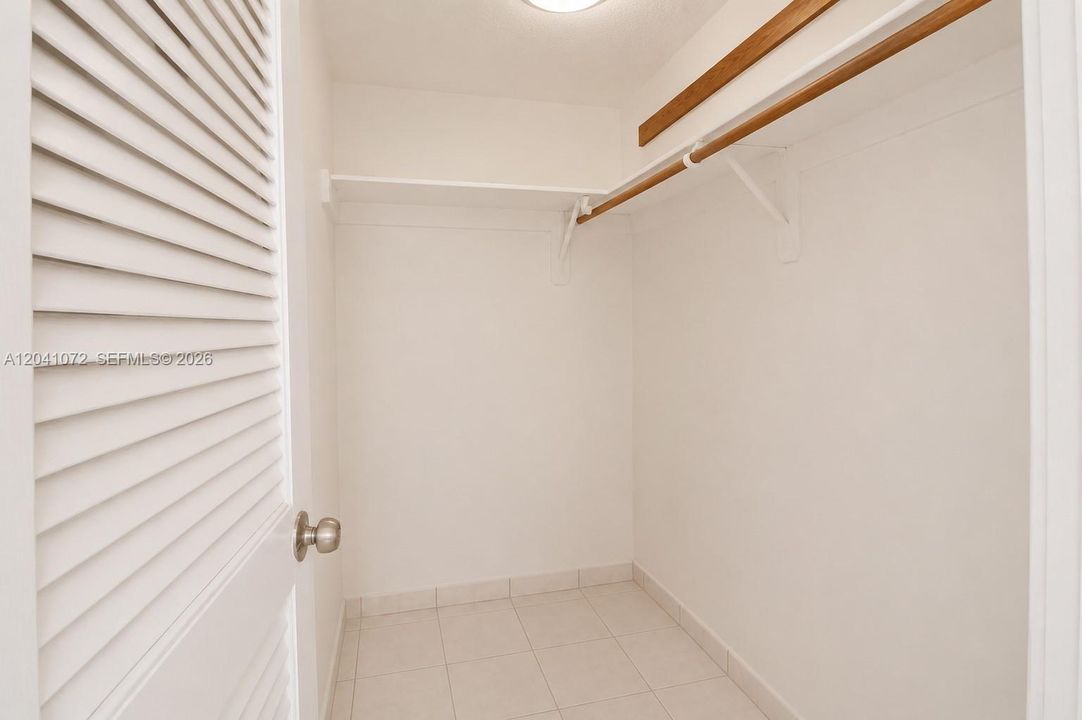 For Sale: $175,000 (1 beds, 1 baths, 808 Square Feet)