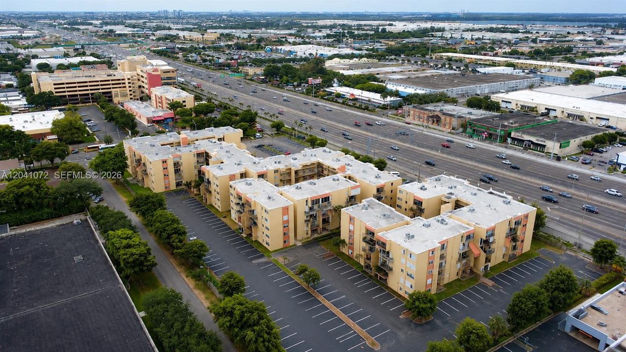 For Sale: $175,000 (1 beds, 1 baths, 808 Square Feet)