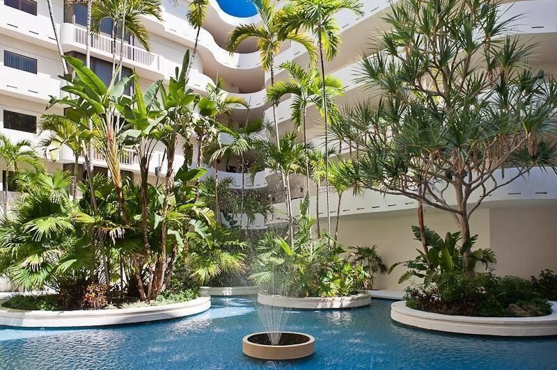 2000 Atrium Feature