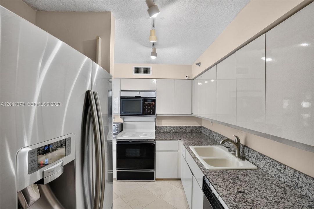 En Venta: $1,495,000 (3 camas, 2 baños, 1980 Pies cuadrados)