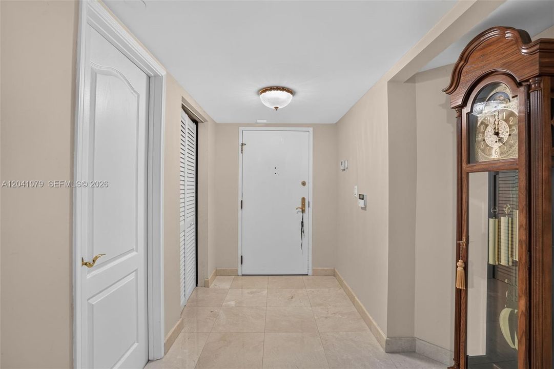 En Venta: $1,495,000 (3 camas, 2 baños, 1980 Pies cuadrados)