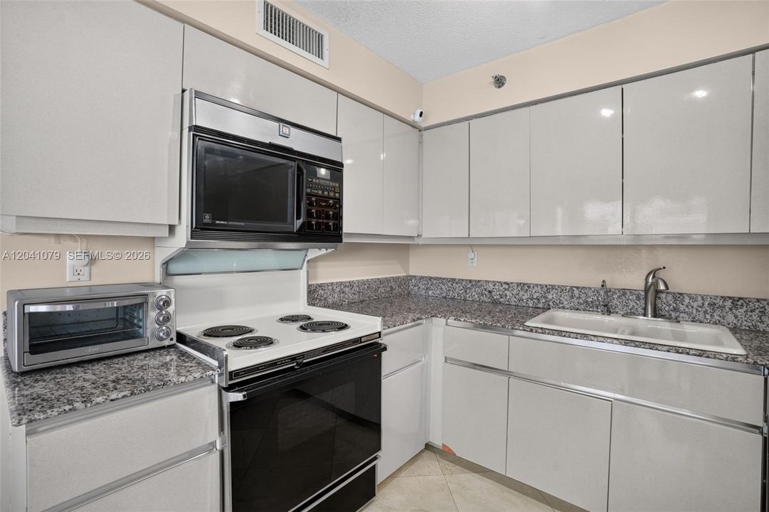 En Venta: $1,495,000 (3 camas, 2 baños, 1980 Pies cuadrados)
