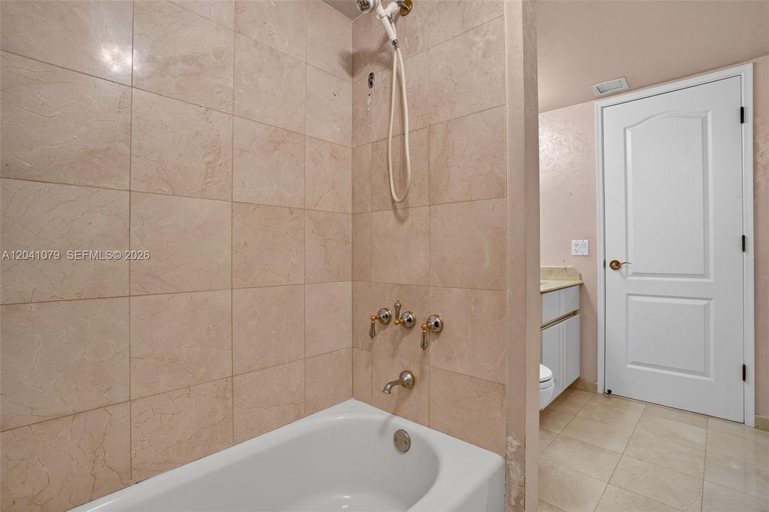 En Venta: $1,495,000 (3 camas, 2 baños, 1980 Pies cuadrados)