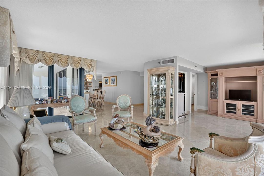 En Venta: $1,495,000 (3 camas, 2 baños, 1980 Pies cuadrados)