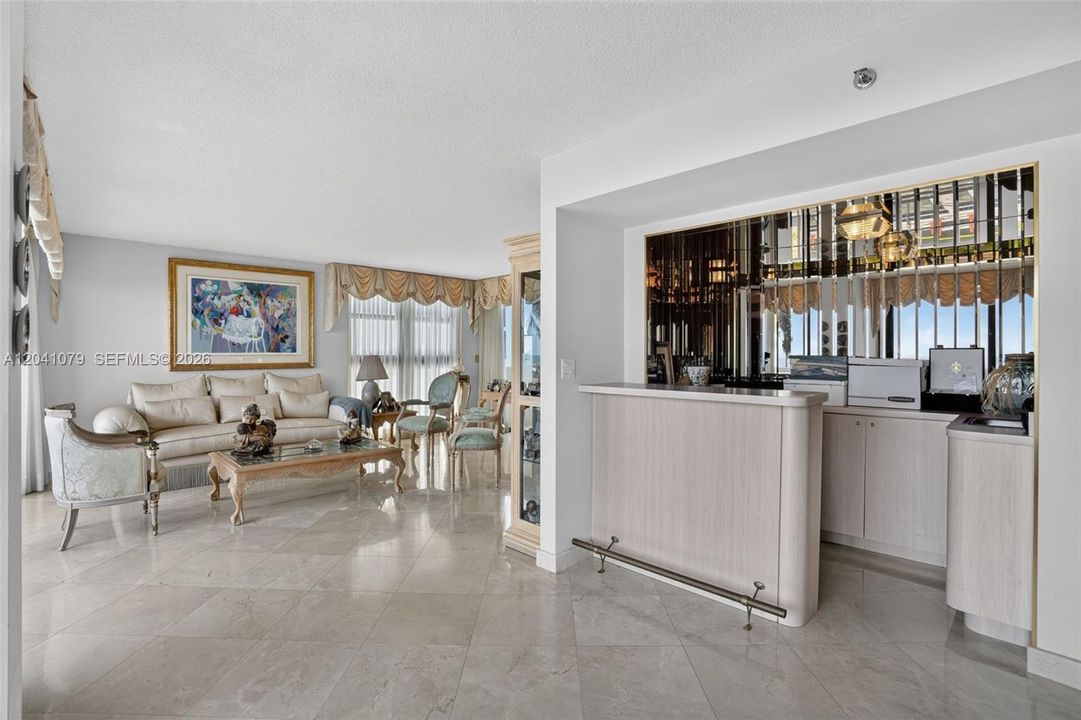 En Venta: $1,495,000 (3 camas, 2 baños, 1980 Pies cuadrados)