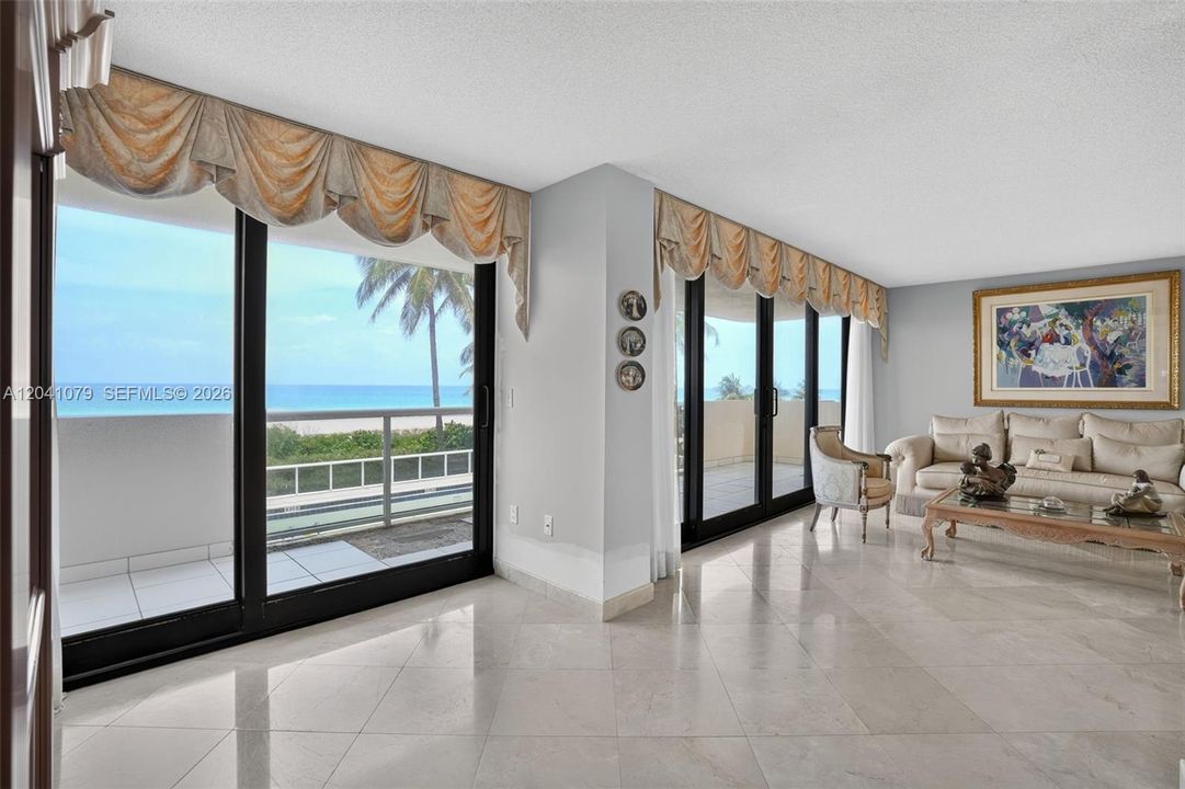En Venta: $1,495,000 (3 camas, 2 baños, 1980 Pies cuadrados)