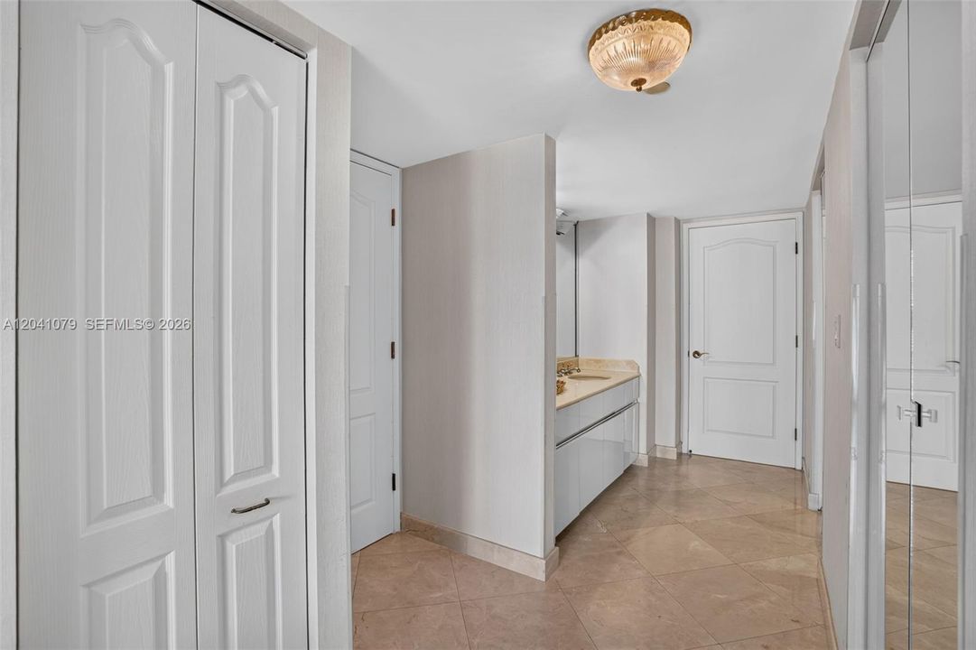 En Venta: $1,495,000 (3 camas, 2 baños, 1980 Pies cuadrados)