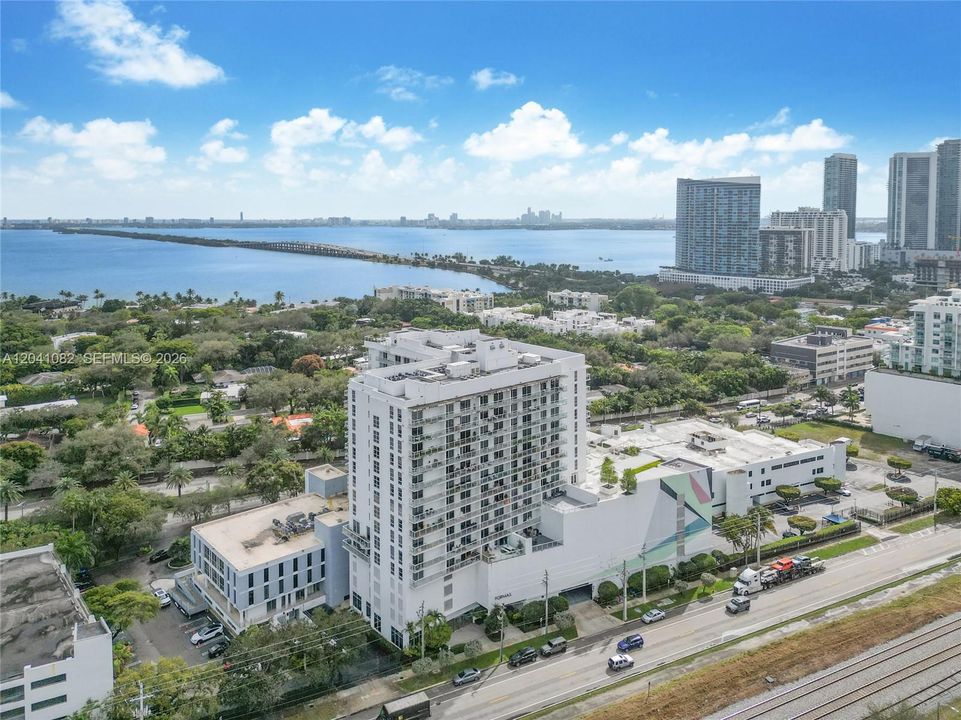 For Sale: $595,000 (2 beds, 2 baths, 1062 Square Feet)