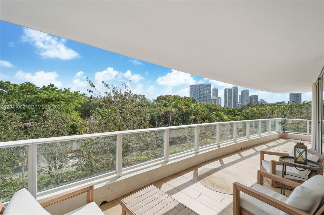 For Sale: $595,000 (2 beds, 2 baths, 1062 Square Feet)