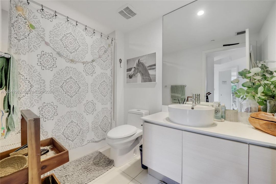 For Sale: $595,000 (2 beds, 2 baths, 1062 Square Feet)