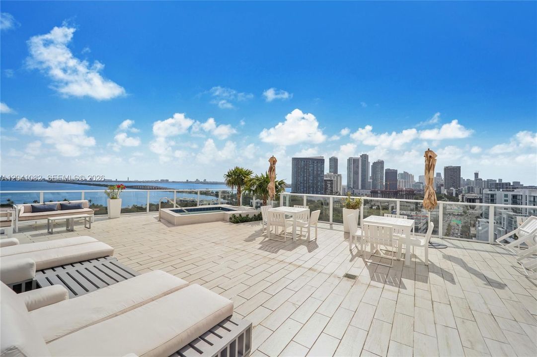 For Sale: $595,000 (2 beds, 2 baths, 1062 Square Feet)