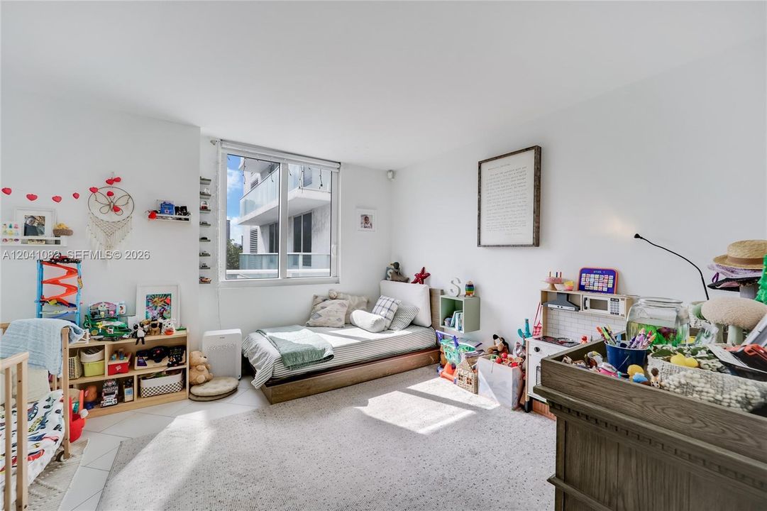 For Sale: $595,000 (2 beds, 2 baths, 1062 Square Feet)