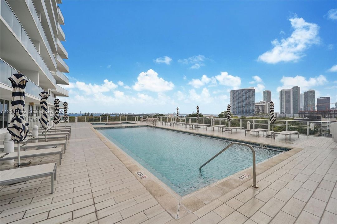 For Sale: $595,000 (2 beds, 2 baths, 1062 Square Feet)