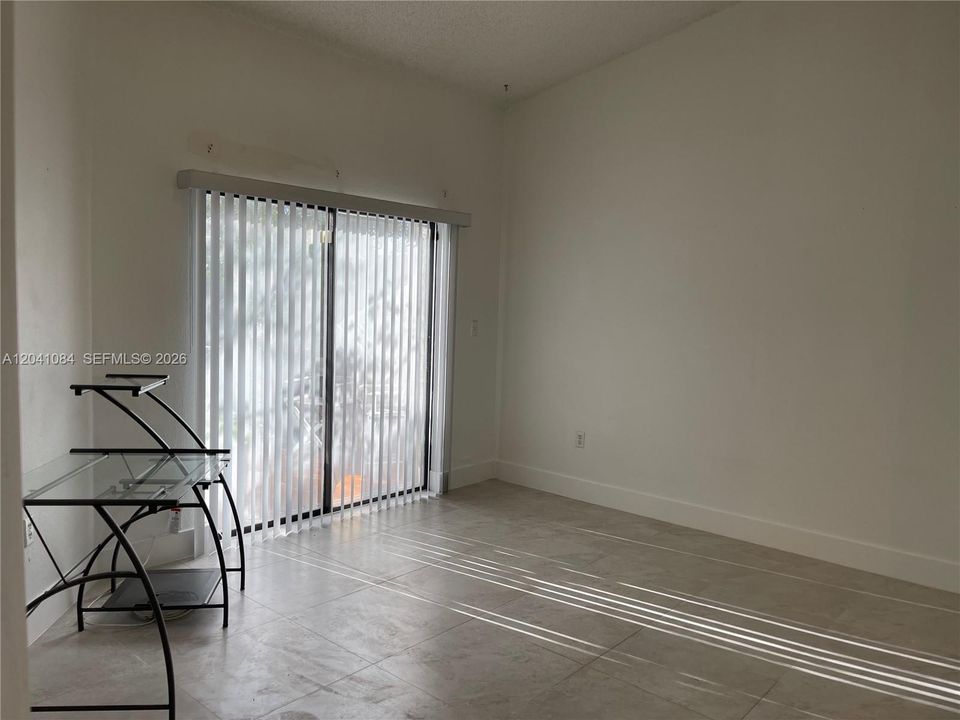 В аренду: $2,275 (2 спален, 2 ванн, 1329 Квадратных фут)