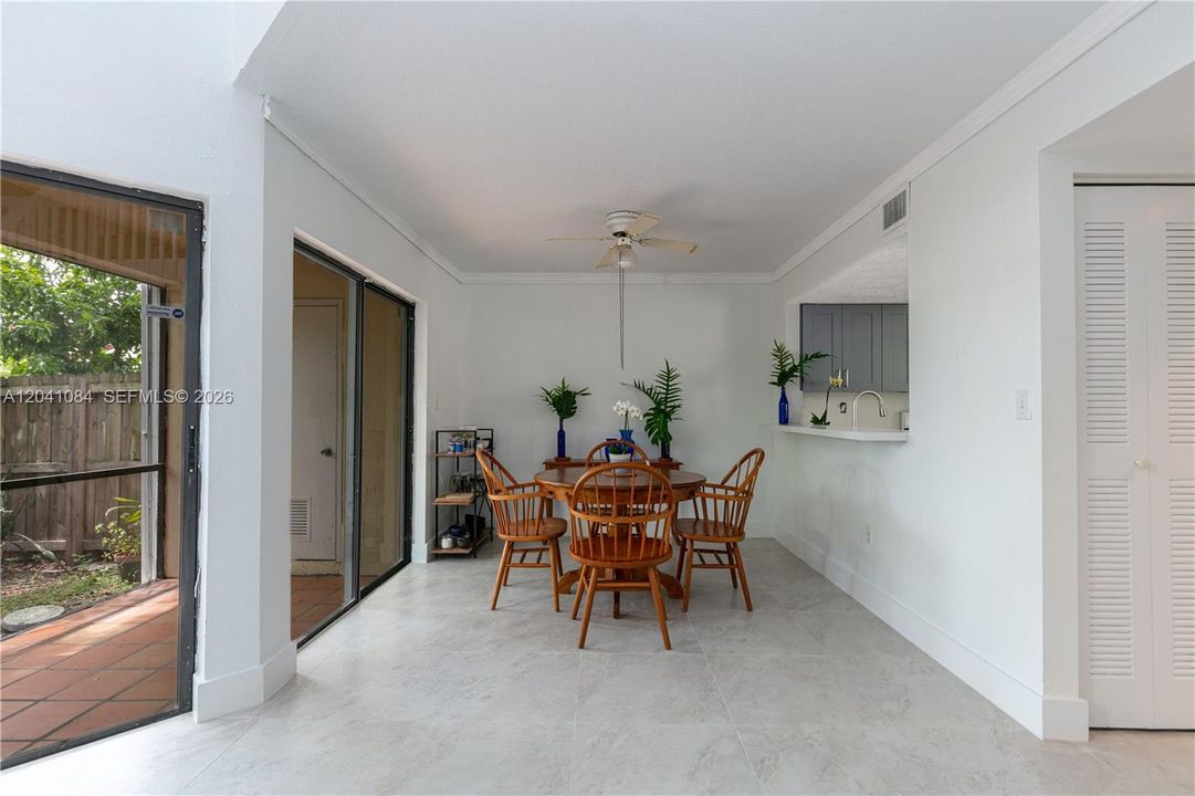 В аренду: $2,275 (2 спален, 2 ванн, 1329 Квадратных фут)