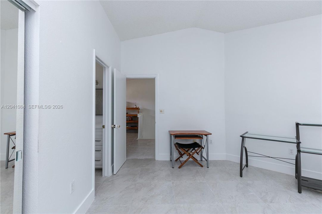 В аренду: $2,275 (2 спален, 2 ванн, 1329 Квадратных фут)