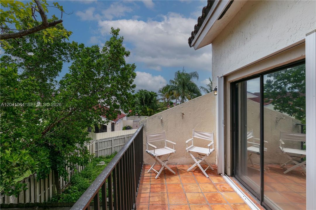 В аренду: $2,275 (2 спален, 2 ванн, 1329 Квадратных фут)