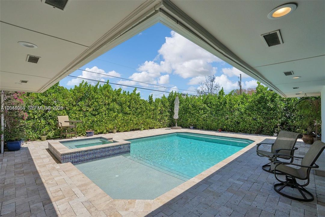 For Rent: $10,750 (3 beds, 2 baths, 2702 Square Feet)