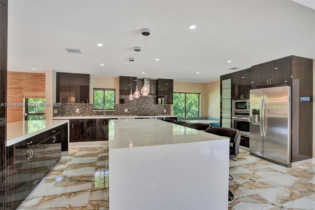 For Rent: $10,750 (3 beds, 2 baths, 2702 Square Feet)