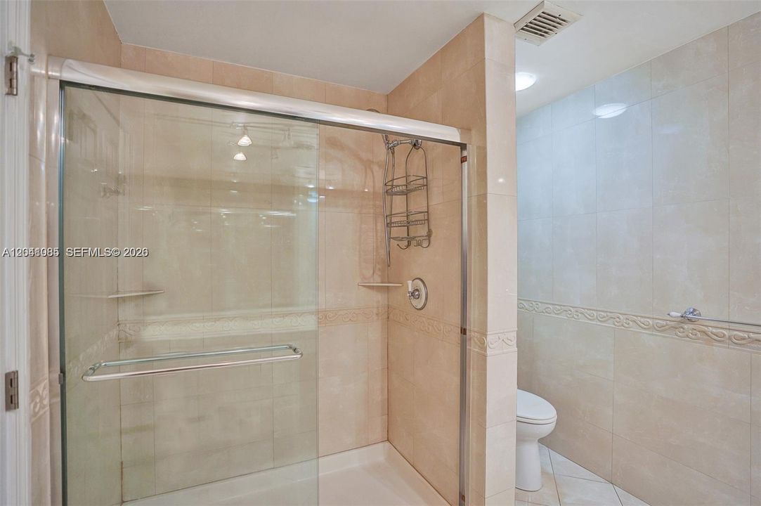 For Rent: $10,750 (3 beds, 2 baths, 2702 Square Feet)