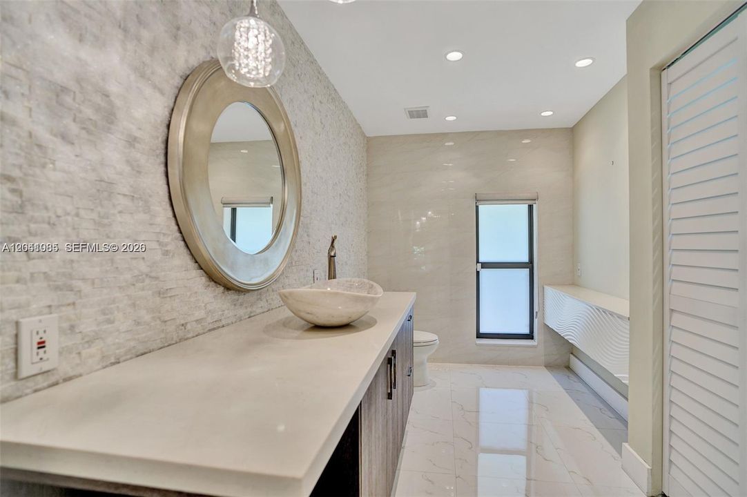 For Rent: $10,750 (3 beds, 2 baths, 2702 Square Feet)