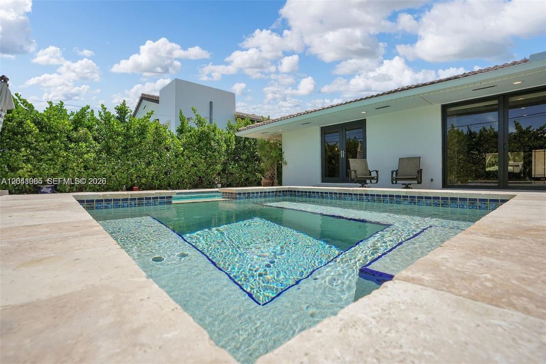 For Rent: $10,750 (3 beds, 2 baths, 2702 Square Feet)