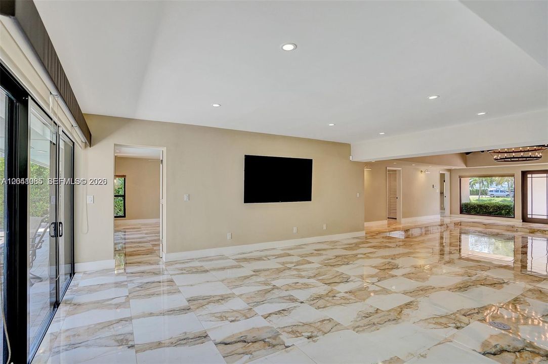 For Rent: $10,750 (3 beds, 2 baths, 2702 Square Feet)