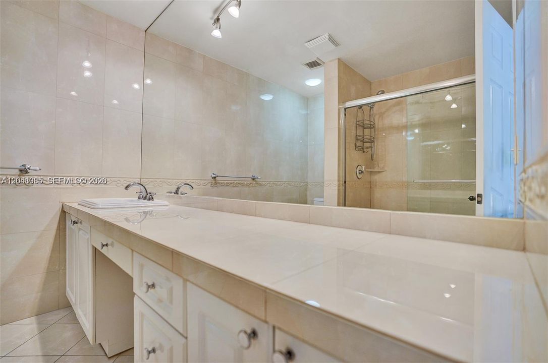 For Rent: $10,750 (3 beds, 2 baths, 2702 Square Feet)