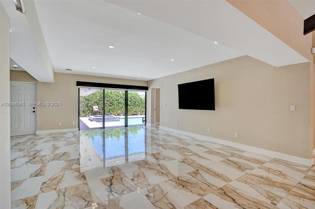 For Rent: $10,750 (3 beds, 2 baths, 2702 Square Feet)