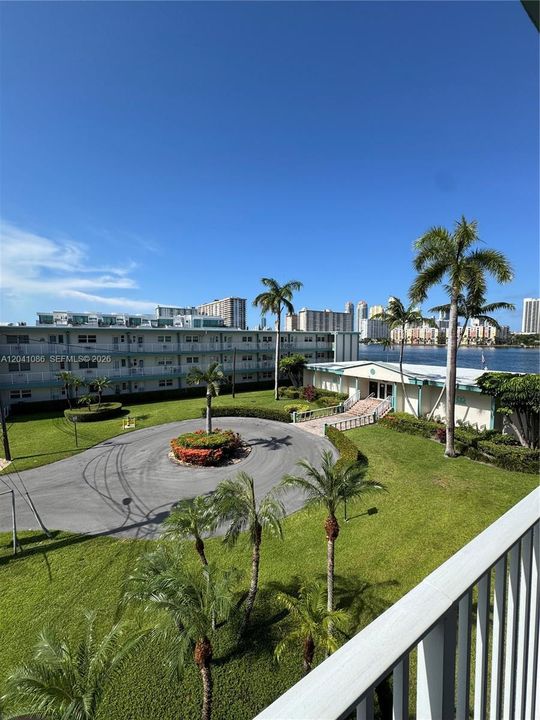 For Rent: $1,750 (1 beds, 1 baths, 684 Square Feet)