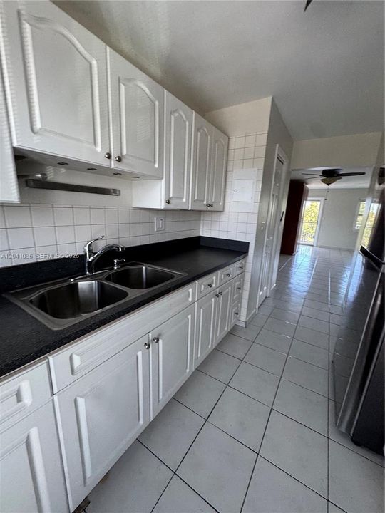 For Rent: $1,750 (1 beds, 1 baths, 684 Square Feet)