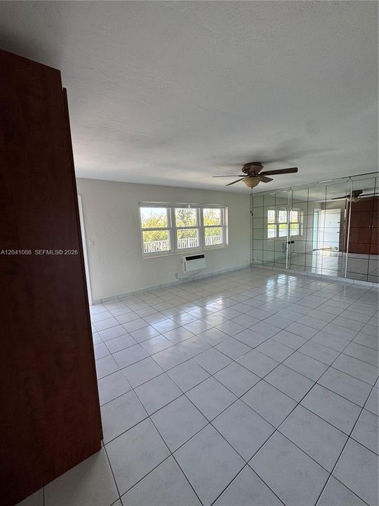 For Rent: $1,750 (1 beds, 1 baths, 684 Square Feet)