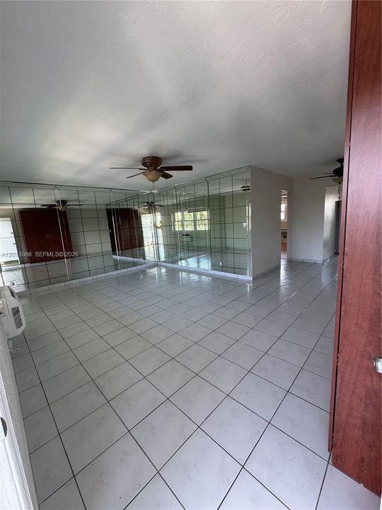 For Rent: $1,750 (1 beds, 1 baths, 684 Square Feet)