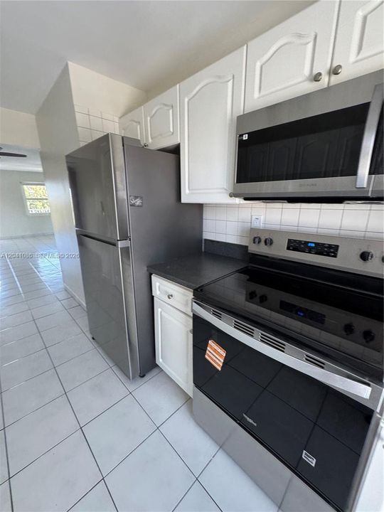 For Rent: $1,750 (1 beds, 1 baths, 684 Square Feet)