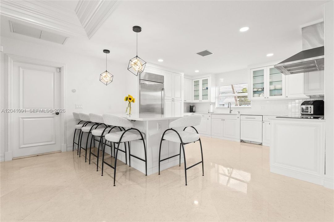For Rent: $33,000 (3 beds, 2 baths, 2481 Square Feet)
