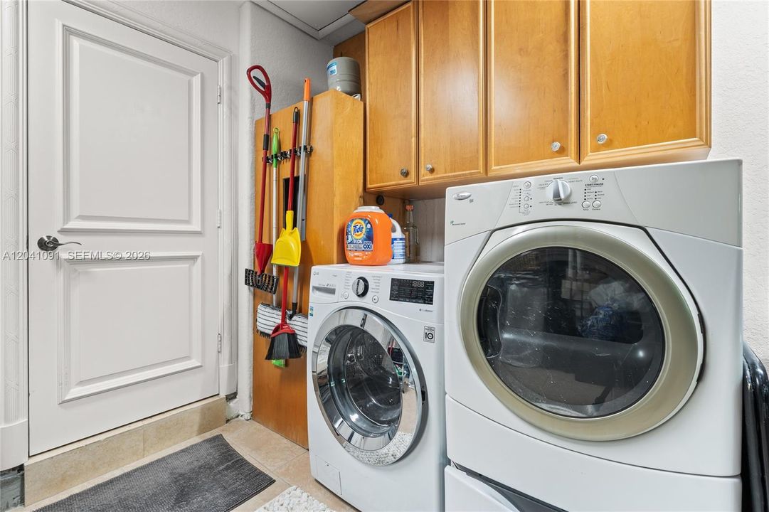 For Rent: $33,000 (3 beds, 2 baths, 2481 Square Feet)