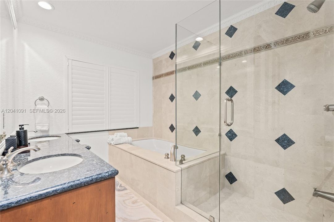 For Rent: $33,000 (3 beds, 2 baths, 2481 Square Feet)
