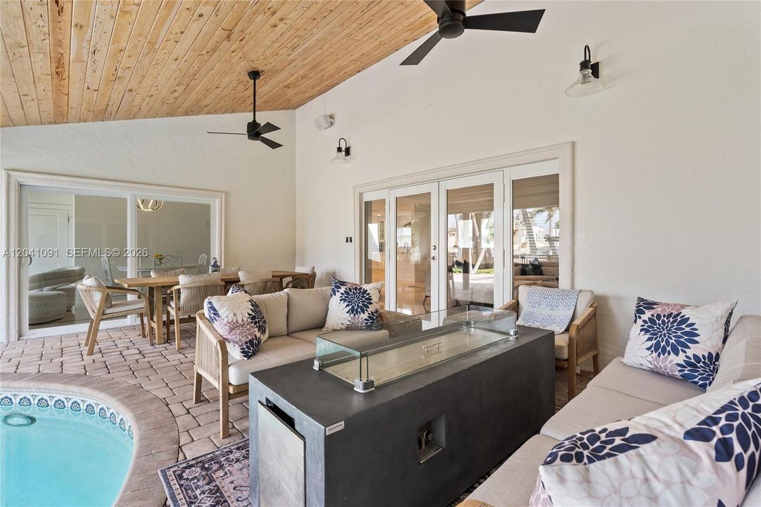For Rent: $33,000 (3 beds, 2 baths, 2481 Square Feet)