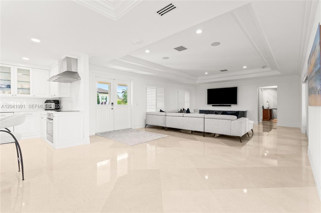 For Rent: $33,000 (3 beds, 2 baths, 2481 Square Feet)