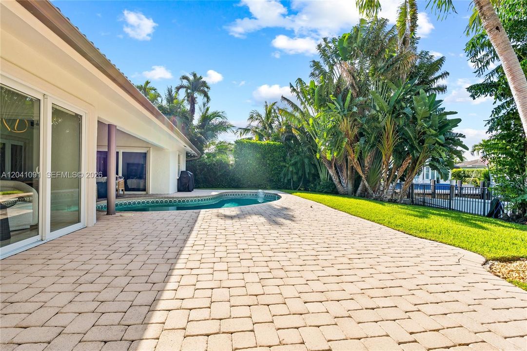 For Rent: $33,000 (3 beds, 2 baths, 2481 Square Feet)