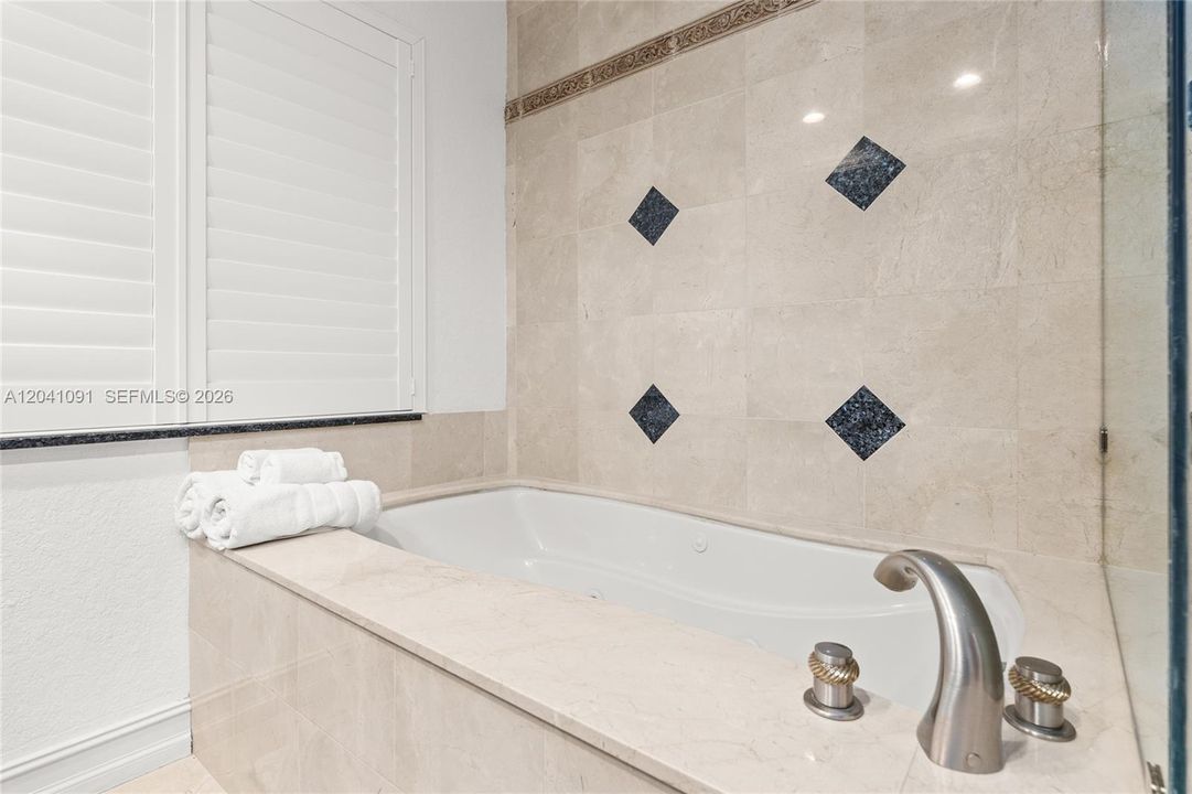 For Rent: $33,000 (3 beds, 2 baths, 2481 Square Feet)