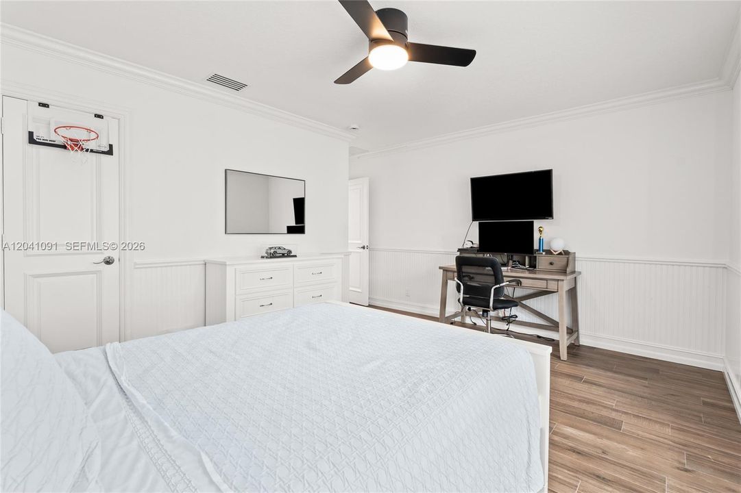 For Rent: $33,000 (3 beds, 2 baths, 2481 Square Feet)