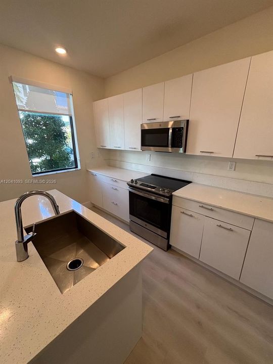 For Rent: $4,600 (3 beds, 2 baths, 2070 Square Feet)