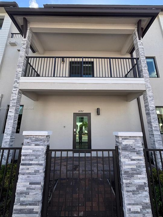 For Rent: $4,600 (3 beds, 2 baths, 2070 Square Feet)
