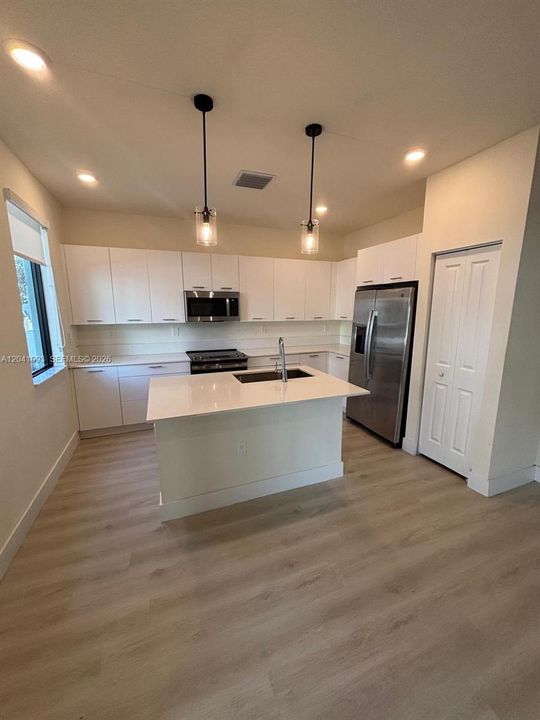 For Rent: $4,600 (3 beds, 2 baths, 2070 Square Feet)