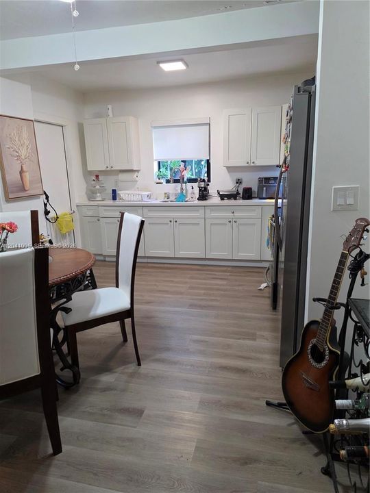 For Rent: $2,500 (2 beds, 1 baths, 800 Square Feet)
