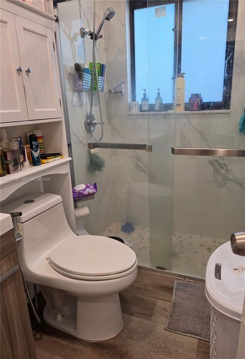 For Rent: $2,500 (2 beds, 1 baths, 800 Square Feet)